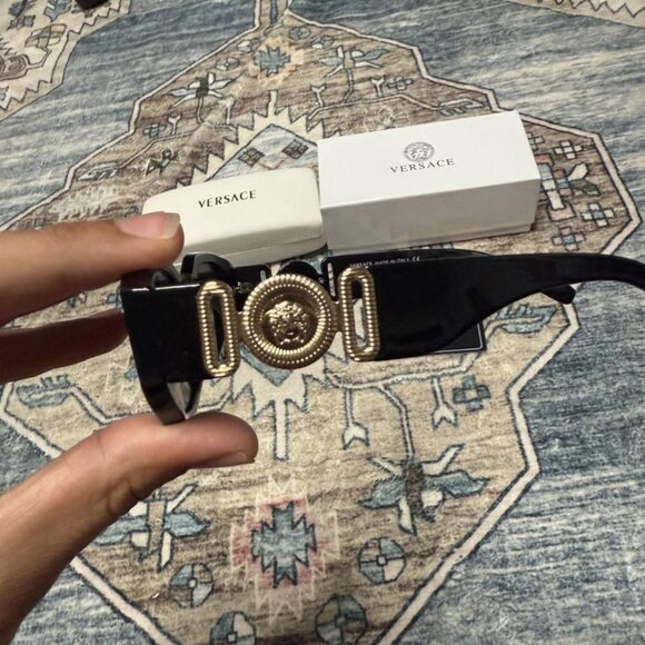 Versace Designer Sunglasses Black - Picture 7 of 9